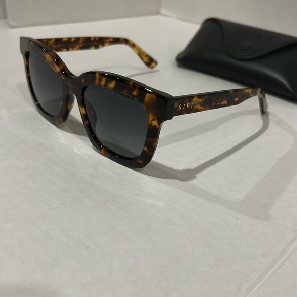 DIFF Carson Designer Square Sunglasses Women UV400 Polarized Protection, 2023 F. - Picture 7 of 16